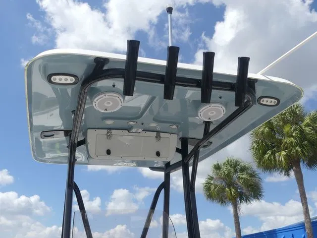 Slide: The Image of Sea Hunt Ultra 229 2022 - 21