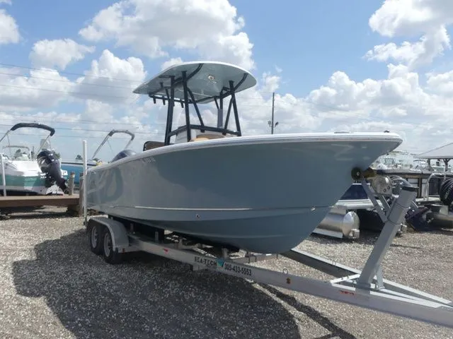 Slide: The Image of Sea Hunt Ultra 229 2022 - 3