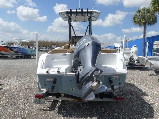 Slide: The Image of Sea Hunt Ultra 229 2022 - 5