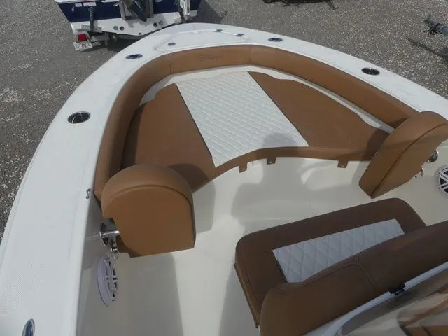 Slide: The Image of Pioneer 180 Islander 2026 - 12