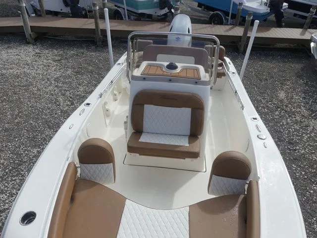 Slide: The Image of Pioneer 180 Islander 2026 - 13