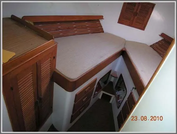 Slide: The Image of Rough Water 41 Pilothouse MY 1983 - 7