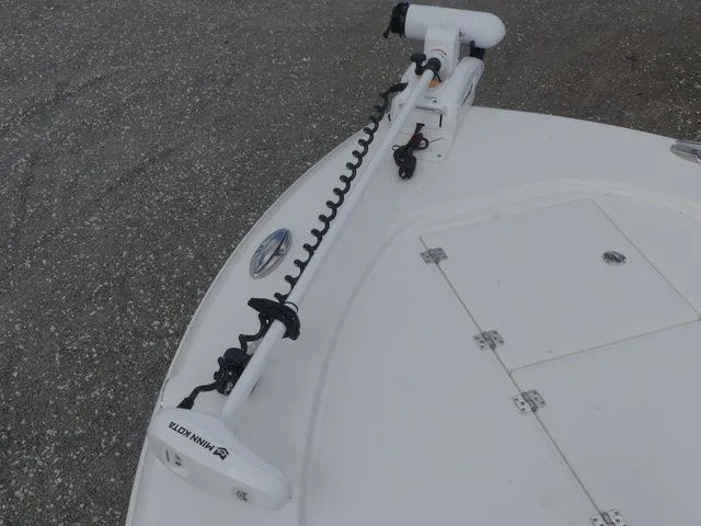 Slide: The Image of Robalo 246 Cayman 2026 - 13