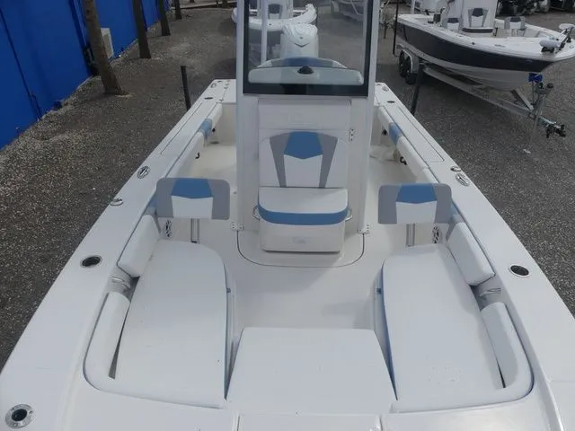 Slide: The Image of Robalo 246 Cayman 2026 - 14
