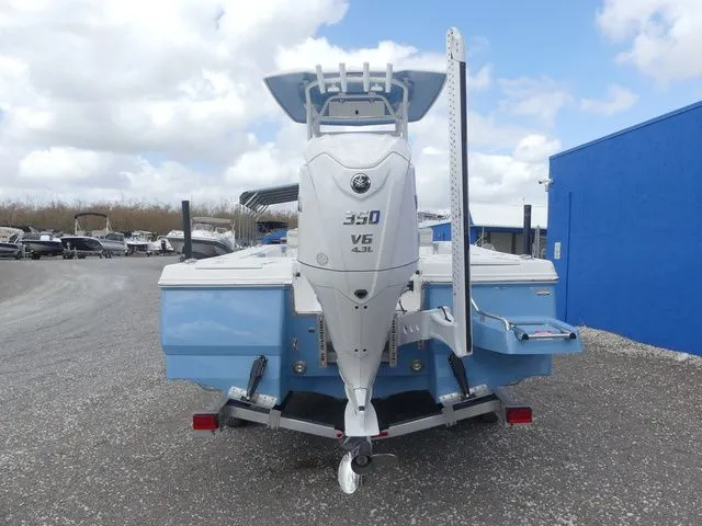 Slide: The Image of Robalo 246 Cayman 2026 - 5