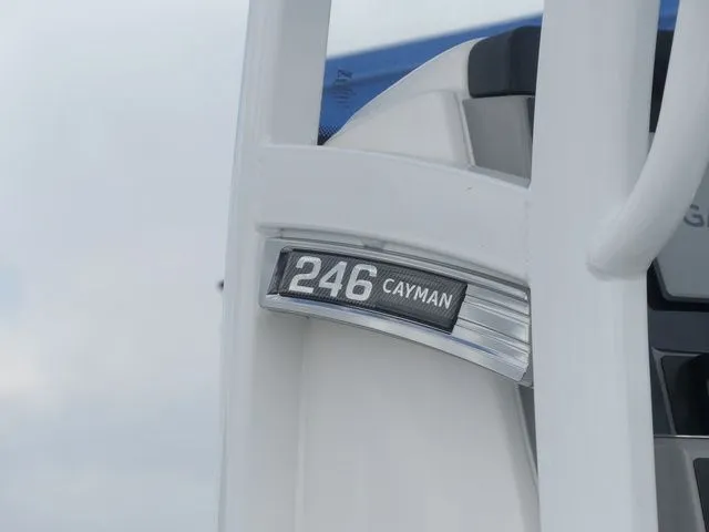 Slide: The Image of Robalo 246 Cayman 2026 - 8