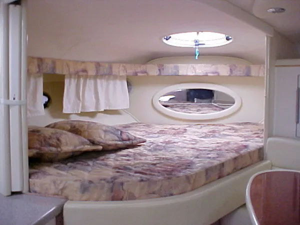 Slide: The Image of Monterey 322 Cruiser 1999 - 11