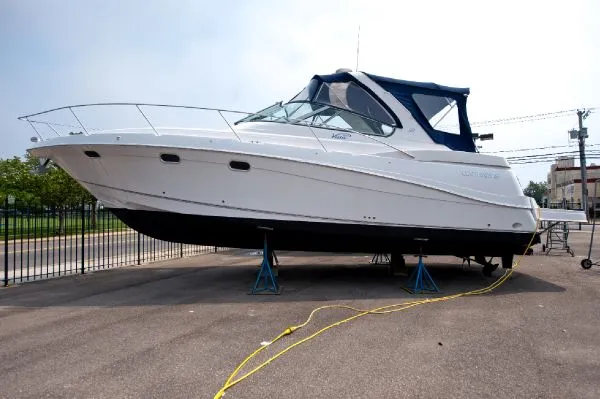 Slide: The Image of Four Winns 37' Vista 2003 - 1