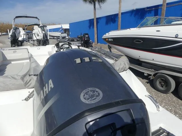 Slide: The Image of Hurricane SunDeck Sport 185 OB 2021 - 11