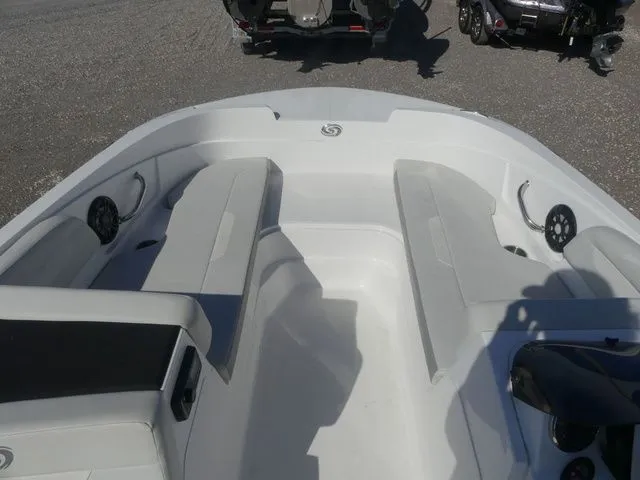 Slide: The Image of Hurricane SunDeck Sport 185 OB 2021 - 13