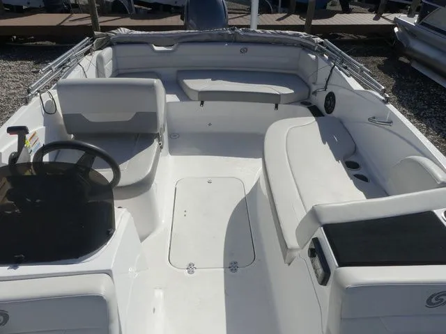 Slide: The Image of Hurricane SunDeck Sport 185 OB 2021 - 14