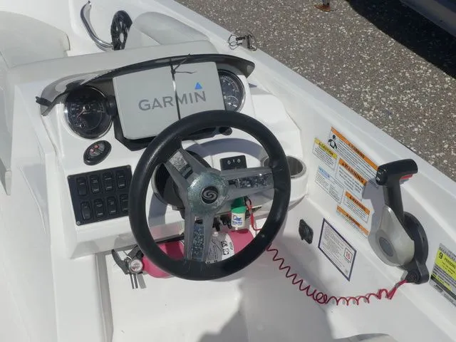 Slide: The Image of Hurricane SunDeck Sport 185 OB 2021 - 16