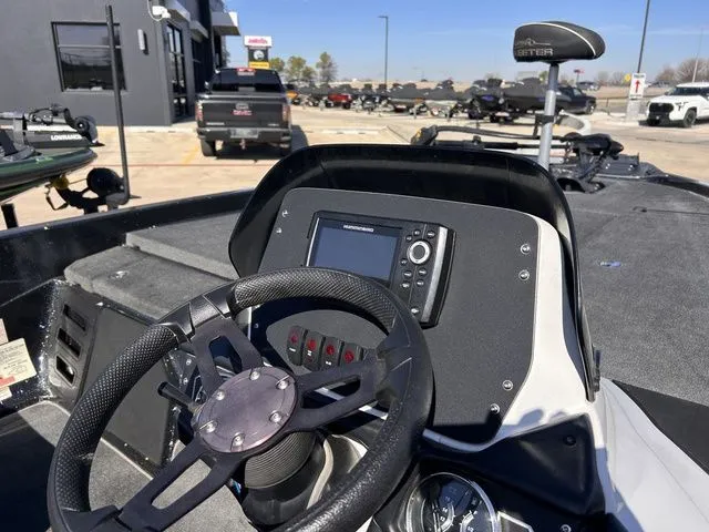 Slide: The Image of Skeeter ZX150 2023 - 8