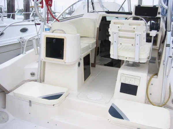 Slide: The Image of Grady-White Islander 1995 - 4