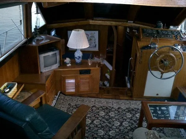 Slide: The Image of Jefferson Yachts, Inc. Aft Cabin Sundeck 1986 - 4