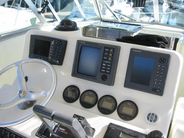 Slide: The Image of Pursuit Offshore CC 2000 - 3