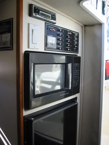 Slide: The Image of Pursuit Offshore CC 2000 - 6