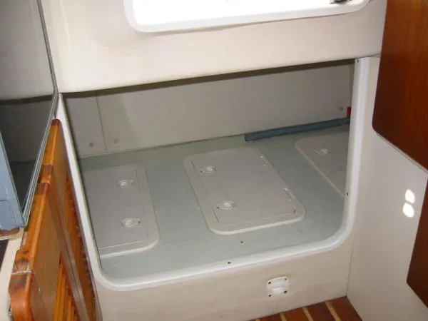 Slide: The Image of Pursuit Offshore CC 2000 - 9