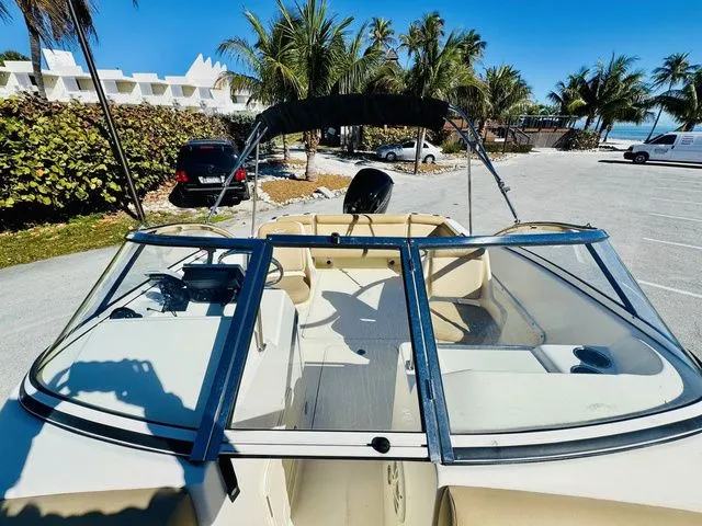 Slide: The Image of Scout 210 Dorado 2021 - 18