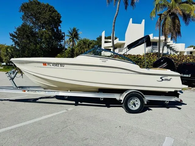 Slide: The Image of Scout 210 Dorado 2021 - 2