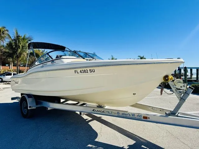 Slide: The Image of Scout 210 Dorado 2021 - 22