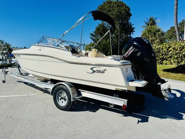 Slide: The Image of Scout 210 Dorado 2021 - 3