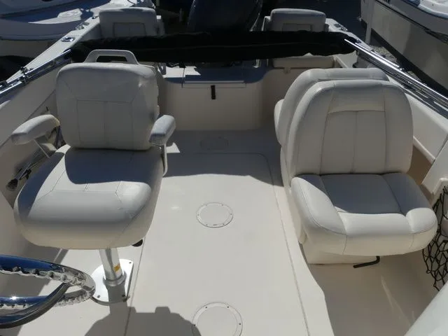 Slide: The Image of Grady-White Freedom 205 2015 - 8