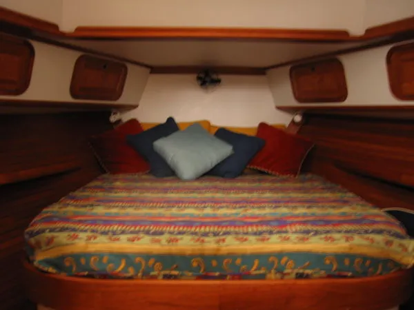 Slide: The Image of Legacy Sedan 2000 - 2