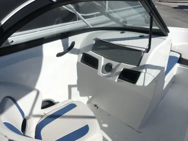 Slide: The Image of Tahoe 450 TS 2017 - 7