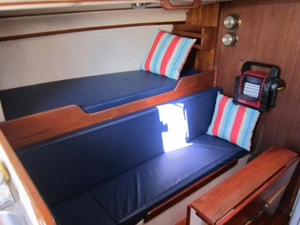 Slide: The Image of Tartan Sloop 1975 - 7