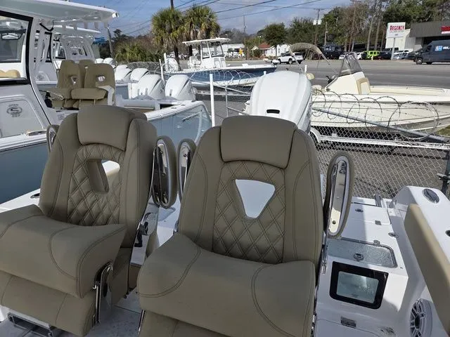 Slide: The Image of Sportsman Heritage 261 Center Console 2026 - 9