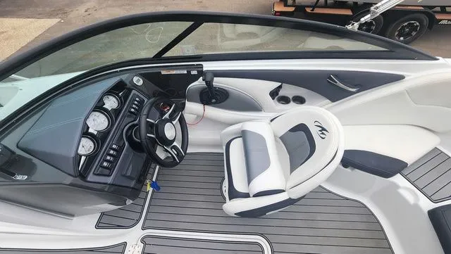 Slide: The Image of Monterey 224FS 2018 - 11