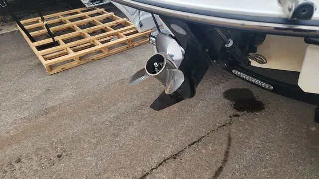 Slide: The Image of Monterey 224FS 2018 - 14