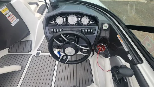 Slide: The Image of Monterey 224FS 2018 - 7