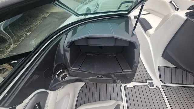 Slide: The Image of Monterey 224FS 2018 - 8