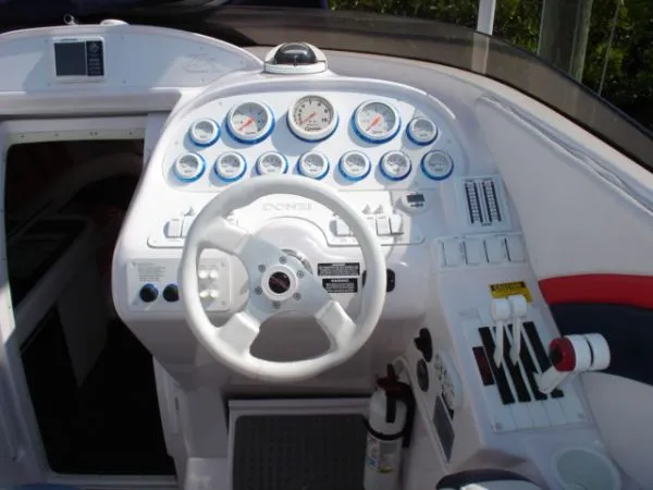 Slide: The Image of Donzi 33ZX 2001 - 10