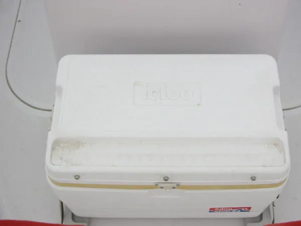 Slide: The Image of Boston Whaler OUTRAGE 1997 - 10