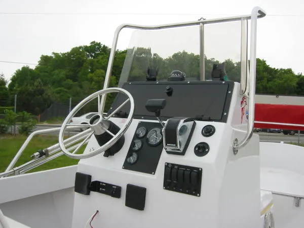 Slide: The Image of Boston Whaler OUTRAGE 1997 - 3