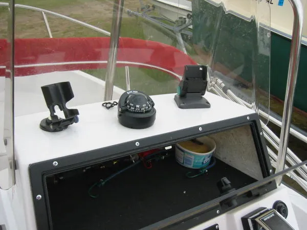 Slide: The Image of Boston Whaler OUTRAGE 1997 - 6