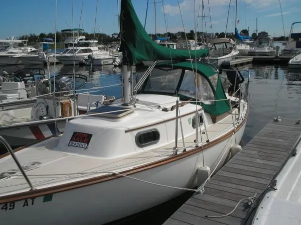 Slide: The Image of Cape Dory 22 1981 - 0