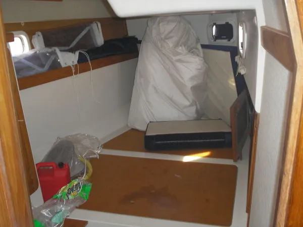 Slide: The Image of Catalina 42 Three Cabin 1991 - 4