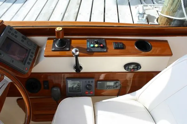 Slide: The Image of Hinckley Yachts Talaria R 2003 - 8