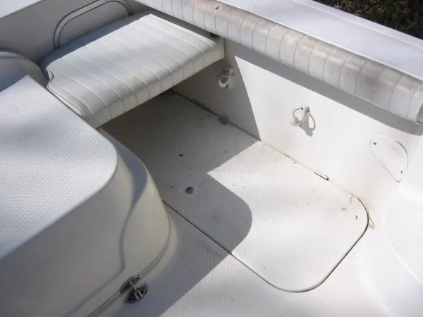 Slide: The Image of Bayliner Trophy 2052 2004 - 10