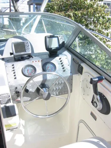 Slide: The Image of Bayliner Trophy 2052 2004 - 7