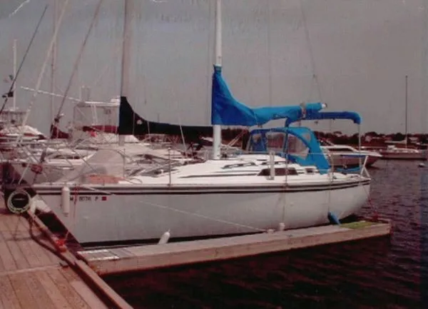 Slide: The Image of Hunter 28.5 1987 - 0