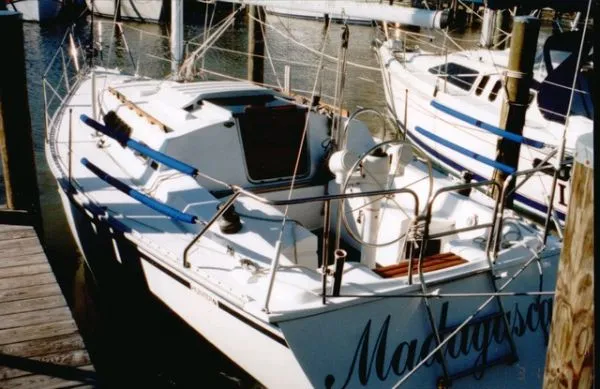 Slide: The Image of Hunter 28.5 1987 - 1