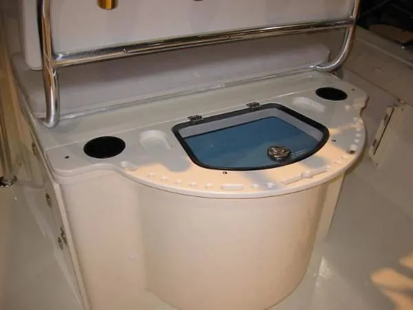 Slide: The Image of Pursuit 2570 Center Console 2006 - 1