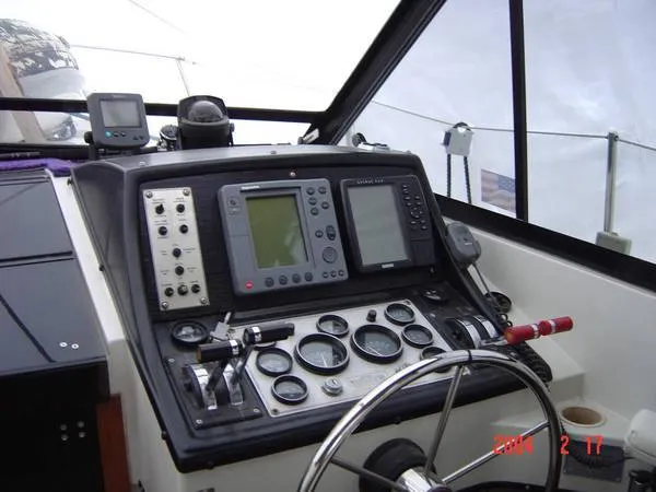 Slide: The Image of Carver Yachts 28 Riviera 1990 - 3