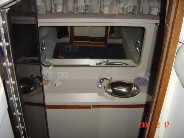 Slide: The Image of Carver Yachts 28 Riviera 1990 - 5
