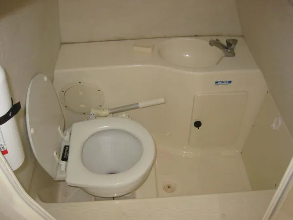 Slide: The Image of Pursuit 2470 Center Console 2003 - 6